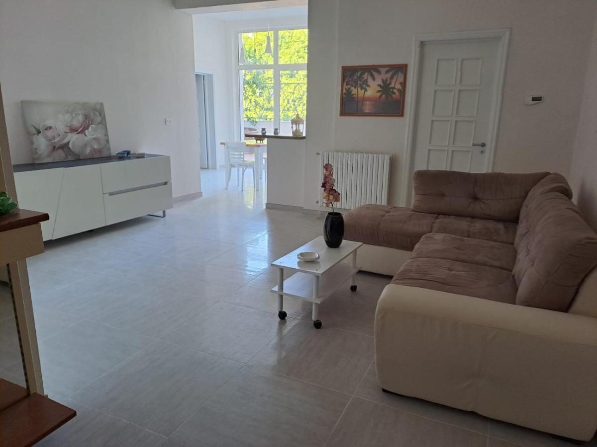 La Casa Del Sole Apartment Sava Bagian luar foto